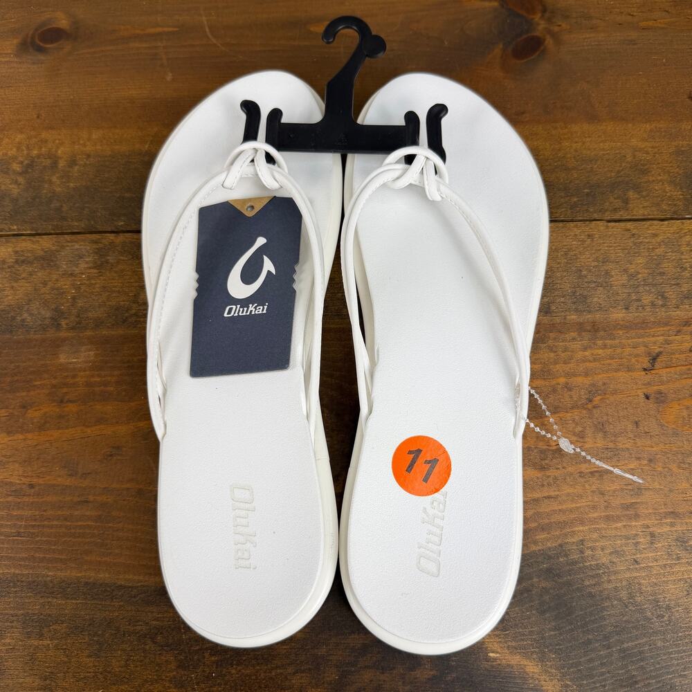 Olukai AKA Women’s Size 11 White Strappy Slip On Thong Flip Flops Casual Sandals